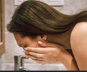 Manfaat Cuci Muka dengan Air Hangat yang Jarang Diketahui