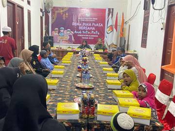 KPU Kaimana Gelar Buka Puasa Bersama Anak Yatim Piatu