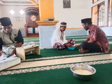 Takmir Masjid Al-Kautsar Kaimana Terima Zakat Fitrah dan Zakat Mal