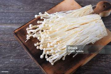 Sembilan  Manfaat Jamur Enoki bagi Kesehatan