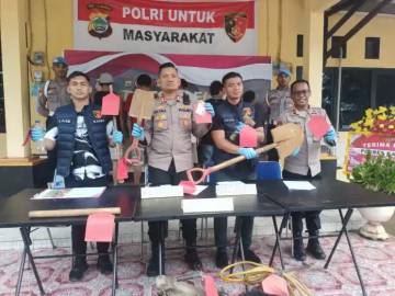 Polres Kaimana Tutup Tambang  Ilegal di Teluk Etna