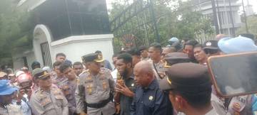 DPRK Minta Pendemo Tenang Usai Bertemu Bupati
