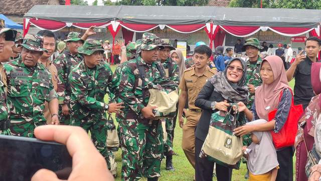 ​TMMD Bangun Jalan Kediri, Warga Sebut Mimpi Terwujud