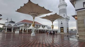 Libur Isra Mi'raj, Pengunjung Padati Masjid Jami Imam Baidhowi