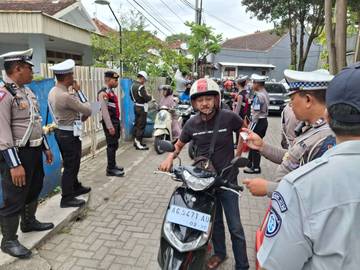 Satlantas Polres Kediri Kota Tindak Pelanggaran Lalin