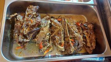 Kuliner Kepala Manyung Pedas Laris di Kediri Saat Makan Siang