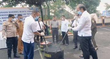 Kejari Jombang Musnahkan Barang Bukti Tindakan Pidana Umum