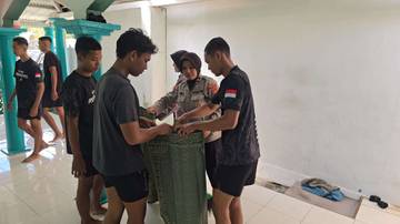 Mendekati Ramadan, Anggota Polres Kediri Bersihkan Masjid
