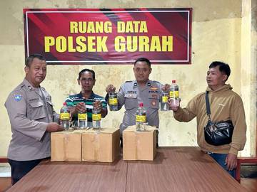 Petugas Polsek Gurah Razia Miras Jelang Ramadan