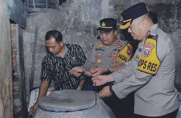 Polres Jombang Berhasil Amankan Tersangka Produsen Miras Ilegal