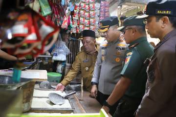 Pemkab Jombang Kendalikan Inflasi Ramadan dengan Operasi Pasar