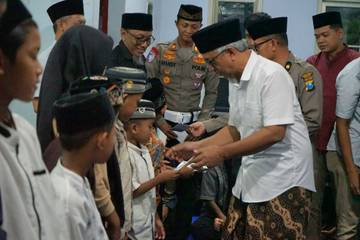 PWI Kediri-Gus Qowim Buka Bersama Anak Yatim
