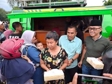 Ngabuburit Bareng, Kejari Kediri Bagikan 500 Paket Takjil