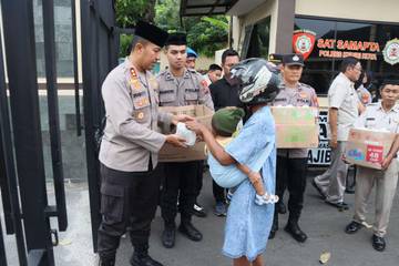 Kapolres Kediri Kota Berbagi Berkah Ramadhan Dengan Masyarakat 