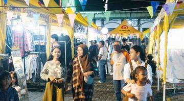 Jelang Lebaran, Warga Kediri Ramai Berburu Pakaian Thrifting