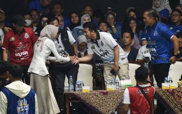 Vinanda Mendampingi Wagub Jatim di Final Four Proliga