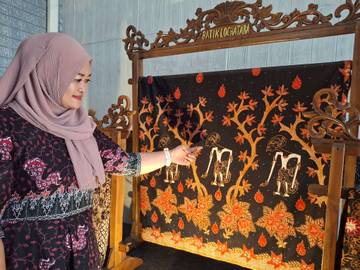 Pengrajin Batik Kediri Terdampak Kebijakan Efisiensi Anggaran