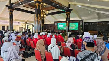 Kloter 48 Jombang Tiba, Satu Jemaah Masih Dirawat