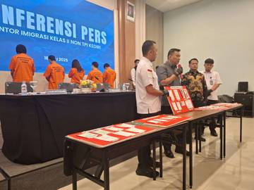 Imigrasi Kediri Tangkap 5 Orang WNA