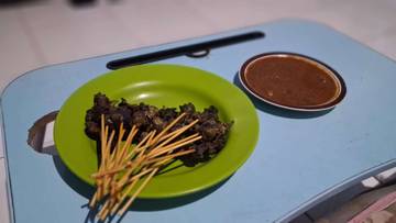 Menikmati Kelezatan Ikon Kuliner Kediri Jadul 'Sate 02'