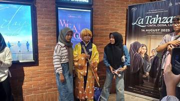 Antusiasme Penonton Berkostum Anime Saat Penayangan ‘Demon Slayer’