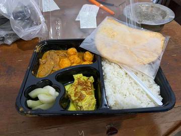 Sarapan Lezat dengan Menu Nasi Rames Tradisional