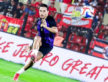 Ezra Walian Kembali Jadi Player Of The Match