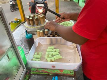 Sensasi Hangat Kue Putu, Cita Rasa Legendaris