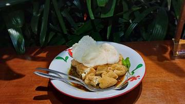 Tahu Gejrot Pedas Rumahan Cocok Dinikmati Saat Hujan
