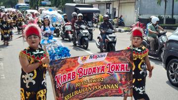 Ratusan Warga Meriahkan Kirab Budaya Kota Kediri