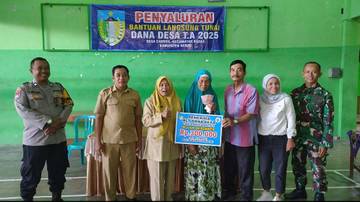 Jelang Tahun Baru Desa Canggu Kediri Salurkan BLT 