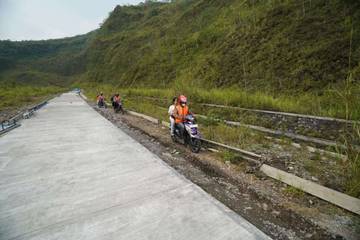 Bupati Kediri Target Pembangunan Jalan Menuju Kawah Kelud