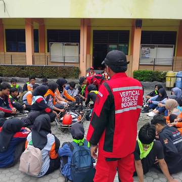 ​Siswa SMK Canda Bhirawa Ikuti Pelatihan Teknik Penyelamatan