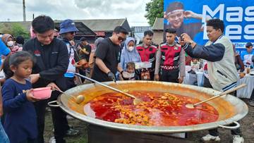 ​Ribuan Warga Padati Masak Besar bersama Chef Bobon