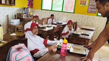 Siswa SD Wonosalam Jombang Nikmati MBG Perdana