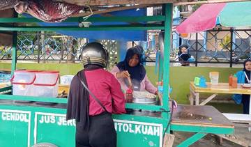 Pentol Kuah untuk Biaya Sekolah 
