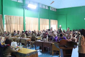 Guru MTsN 1 Kendari Ikut Workshop PKB