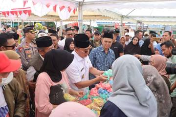 Gubernur Sultra Membuka Giat Gerakan Pangan Murah di Kolaka