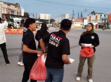 Bulan Ramadan, DPW Pekat IB Sultra Berbagi Takjil
