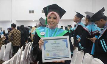 Indri Ananda Hasanah, Wisudawan Terbaik IAIN Kendari 2025