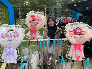 Megawati, Sosok Dibalik Terciptanya Akrilik Flowers