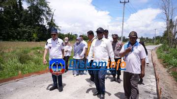 Bupati Kolaka Tinjau Progres Pengaspalan di Desa Polenga