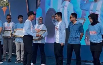Bupati Buton Terima Penghargaan Wajib Pajak Teladan Sultra
