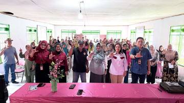 OJK Sultra Edukasi Keuangan Masyarakat Desa Konawe Selatan