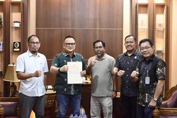 Kemenkum Sultra Terima Sertifikat Dari BPN Sultra