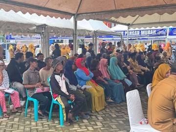 Warga Kendari Serbu Pasar Murah di Balai Kota