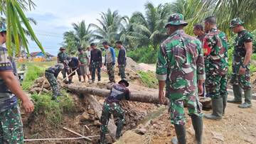 Satgas TMMD Kendari Bongkar Jembatan Rusak Sambuli