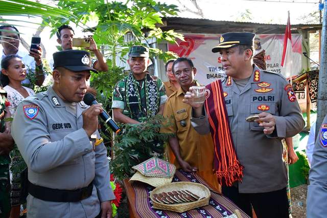 Bhabinkamtibmas Desa Benu Ubah Sopi Jadi Gula Aren