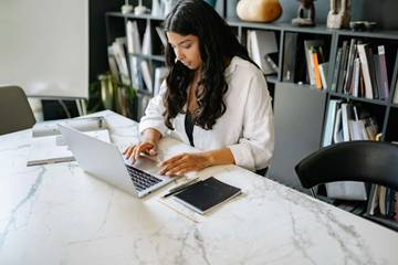 Bermodal Laptop dan Internet Anda Bisa Menghasilkan Uang