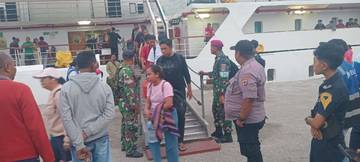Prajurit Yonmarhanlan VII Kupang Pengamanan Arus Mudik Pelabuhan Tenau 